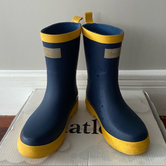Hatley Navy & Yellow Matte Rain Boots in size 11 - Picture 1 of 5